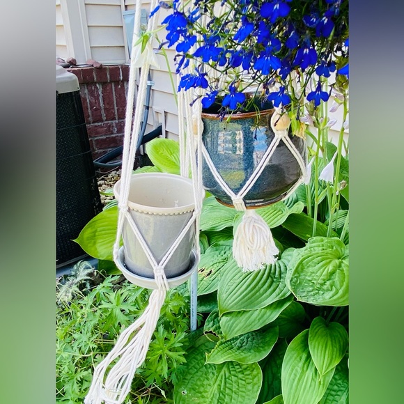 🪴Like New-2 Cream Macrame Pot/Plant Hangers-& 2 One Of A Kind Pottery Planters - Picture 4 of 16